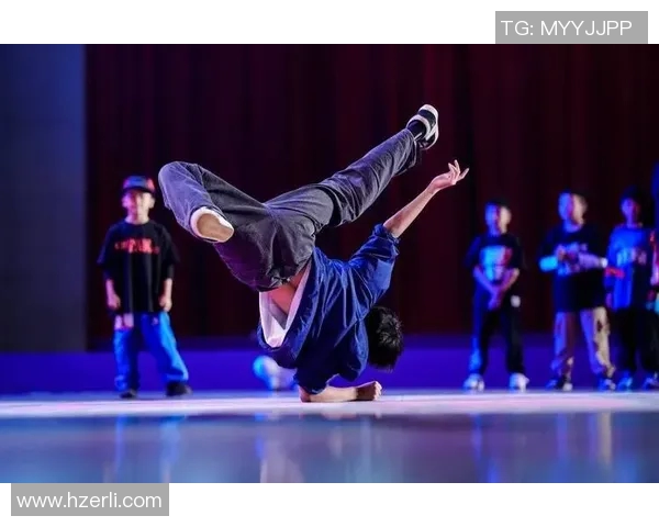 杭州街舞队在世界攀岩锦标赛中的团队协作表现分析与点评