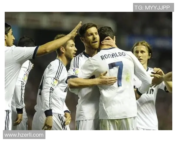 克罗斯：从中场指挥官到足球战术革新的先锋之路