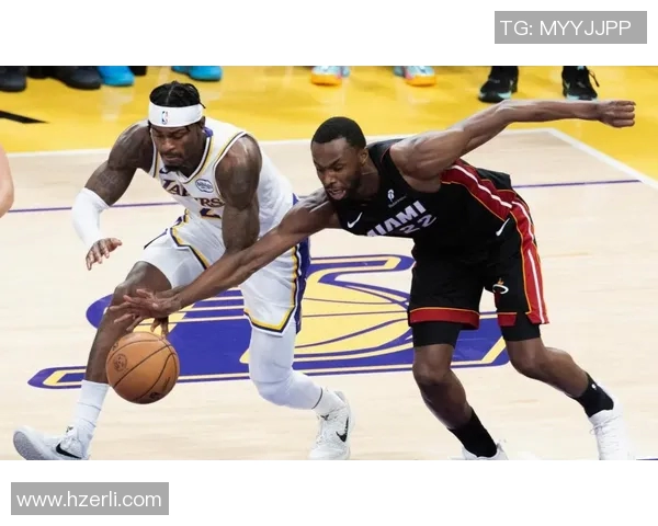 雷霆与凯尔特人激战正酣双方明星球员争夺胜利荣耀