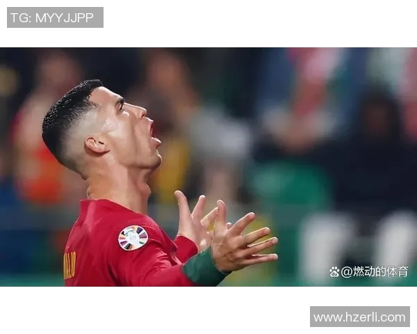 欧冠赛场惊现球迷疯狂一幕C罗球衣被抢引发热议